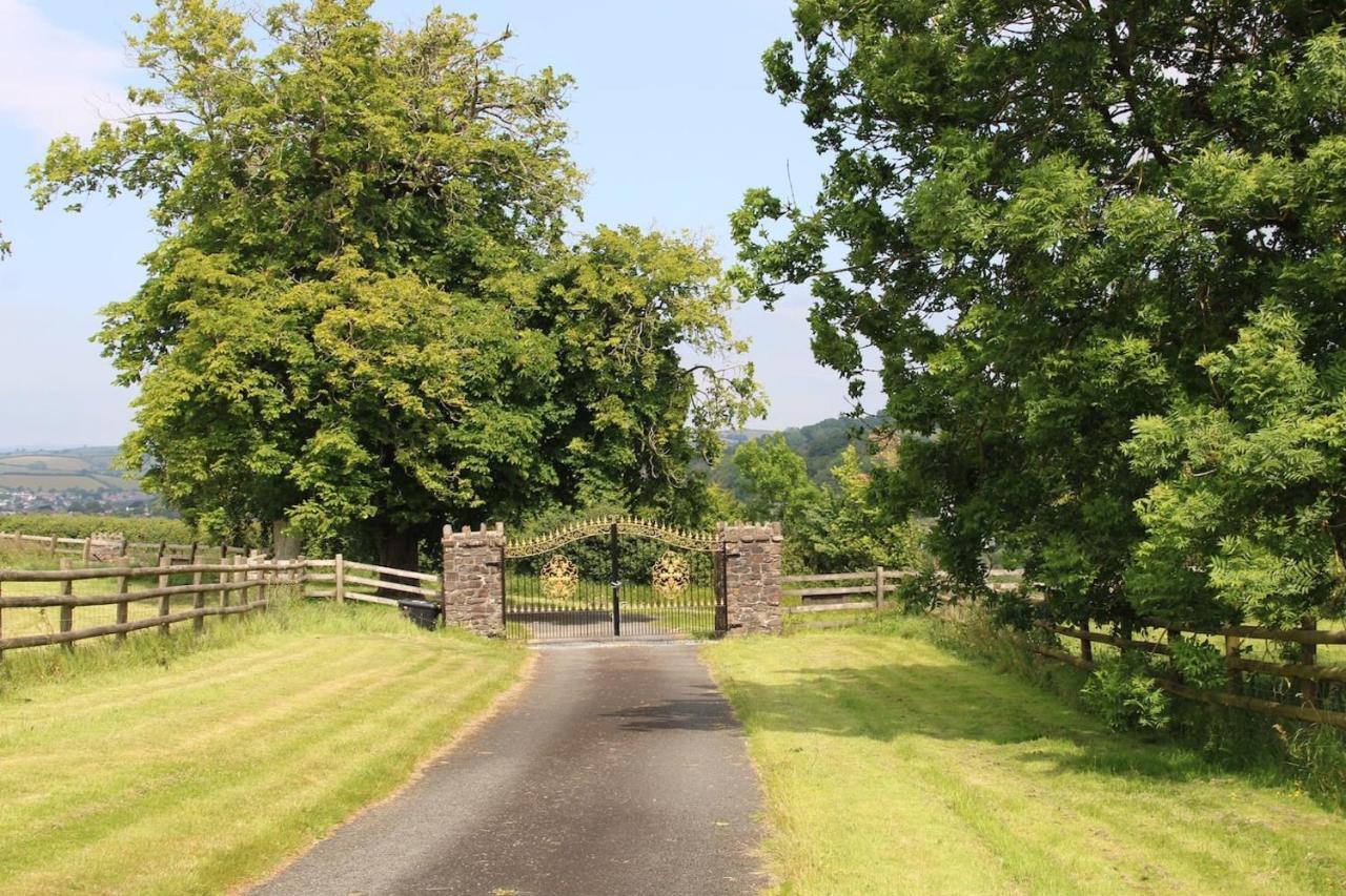 Romantic Rural Break In Countryside Castle Grounds Private Retreat Wizards Rest Bishops Tawton Екстер'єр фото